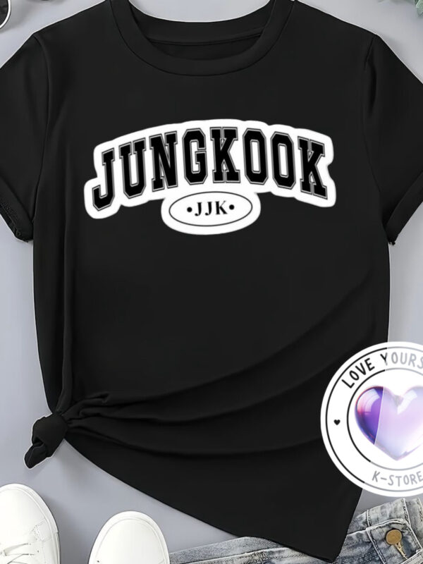 polera negra Banner Jungkook