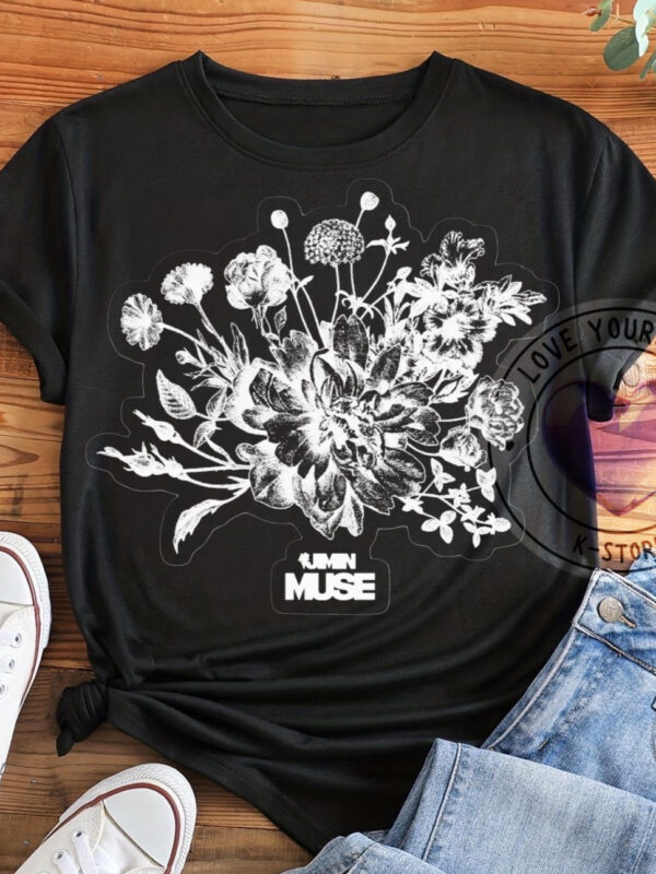 POLERA JIMIN NEGRA MUSE FLOR ESMERALDO