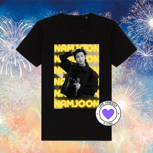 RM FONDO AMARILLO RM POLERA NEGRA