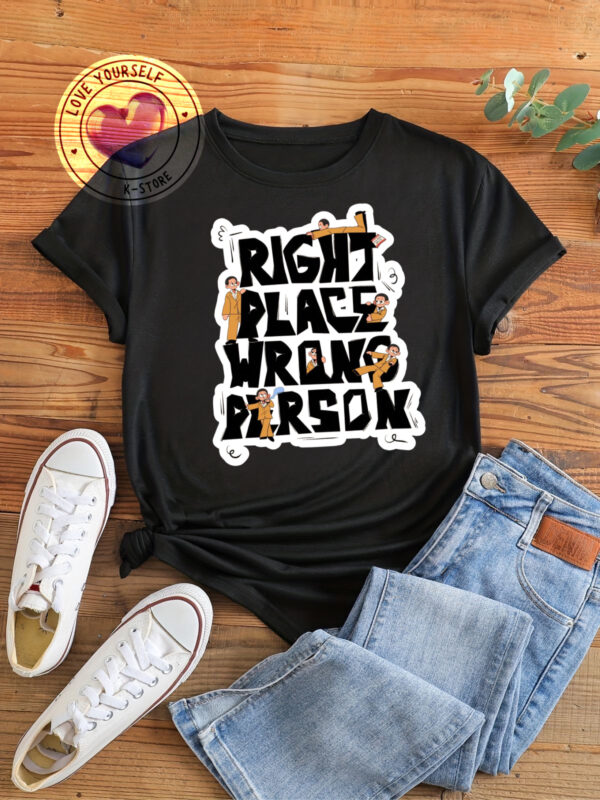 RM RIGHT PLACE PALABRAS POLERA NEGRA