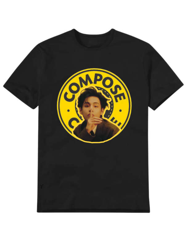 V COMPOSE V DE FRENTE POLERA NEGRA