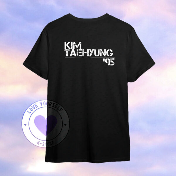 V KIM TAEHYUNG 95 POLERA NEGRA