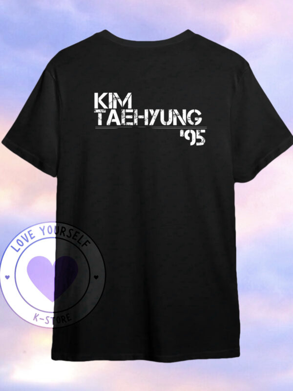 V KIM TAEHYUNG 95 POLERA NEGRA