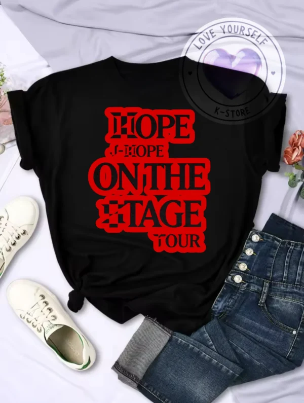 POLERA JH NEGRA LETRAS ROJAS